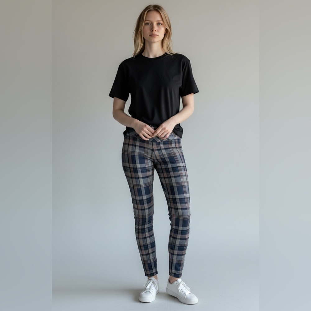 Torrid Plaid Pixie Cropped Leggings - Black and Gray Size 00 Medium Large